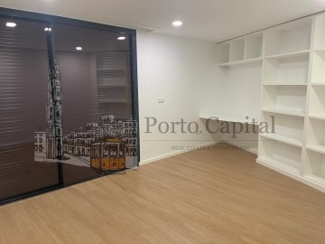 Apartment 4 Bedrooms in St.Tirso, Couto (S.Cristina e S.Miguel) e Burgães