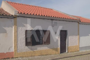 House 2 Bedrooms in Alfundão e Peroguarda