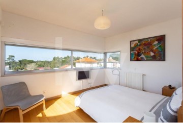 House 4 Bedrooms in Sesimbra (Castelo)