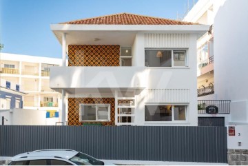 House 4 Bedrooms in Costa da Caparica