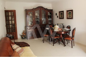 Apartment 3 Bedrooms in Pontinha e Famões