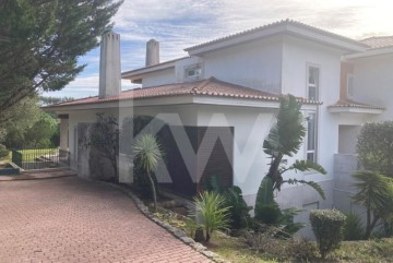 House 6 Bedrooms in Queluz e Belas