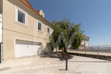 House 4 Bedrooms in Oeiras e São Julião da Barra, Paço de Arcos e Caxias