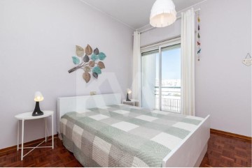 Apartment 4 Bedrooms in Faro (Sé e São Pedro)