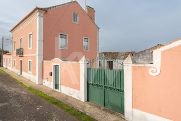 House 5 Bedrooms in Tornada e Salir do Porto