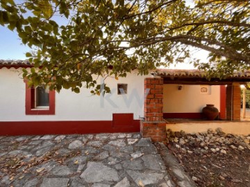 Country homes 4 Bedrooms in Abitureiras