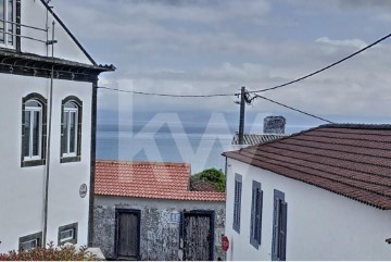 House 3 Bedrooms in Santo António