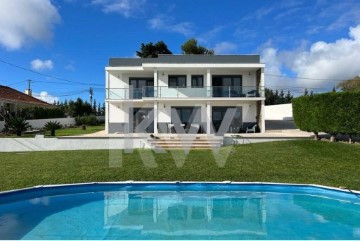 House 4 Bedrooms in São João das Lampas e Terrugem