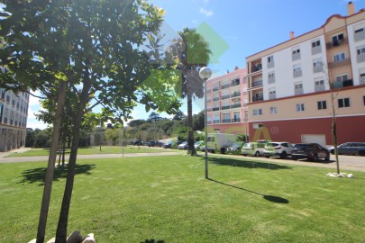 Apartamento T2 Urbanização Vale Mourão, Sintra