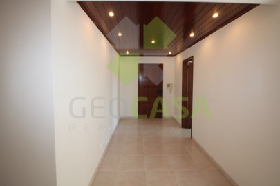 Excelente Apartamento T2 em Vale Flores, Sintra