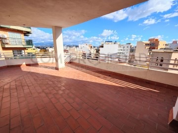 Ático con 129 m2 y 3 terrazas en zona SANTA CATALI