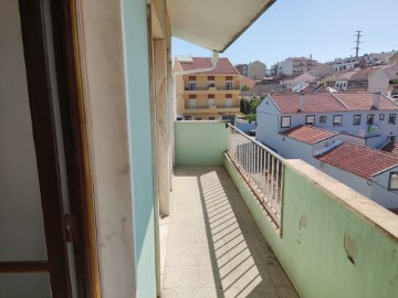 Apartamento T2 - S. João da Talha, Loures