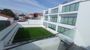 Apartamentos T1 c/ garagem - Costa Cabral