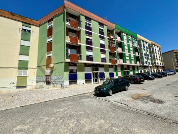 Setúbal, Pinheirinhos - Edifício