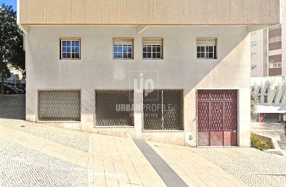 Armazém para venda em Benfica, Lisboa