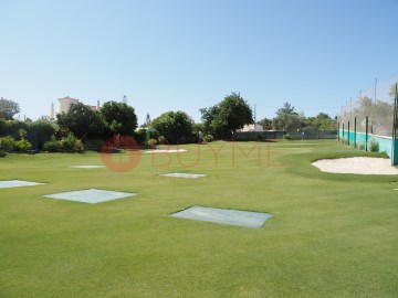 Moradia em Santa Bárbara de Nexe com campo de golf