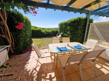 Terrasse au rez-de-chaussée avec vue sur la mer