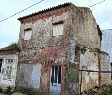 Moradia para restauro no centro de Esgueira