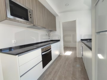 Novo apartamento T0+3 com terraço - Esgueira - cen