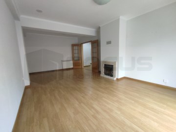 Apartamento T3 para arrendamento - Oliveira do Bai