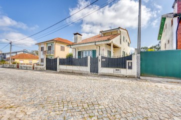 Maison 4 Chambres à Fornelo e Vairão