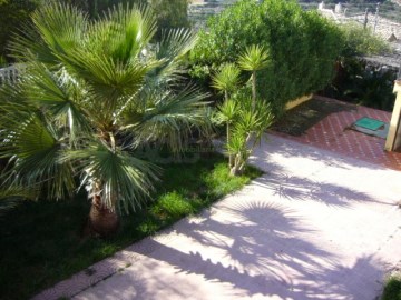 House 4 Bedrooms in Urb. Los Lagos