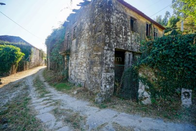 Maison en pierre à vendre à Sanfins, Valença