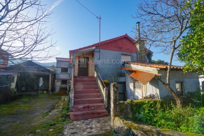 Casa Antiga T3 para venda em Verdoejo, Valença.