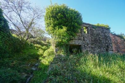 Ruina em pedra para venda, em Merufe, Monção com f