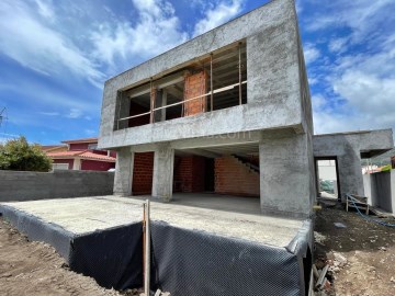 Villa de 4 dormitorios en construcción, en venta, 