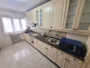Apartment 4 Bedrooms in Avilés Centro