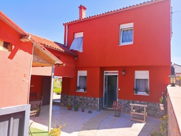 House 4 Bedrooms in Betanzos
