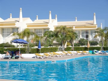 For sale 1+1 bed apartment with pool in Albufeira