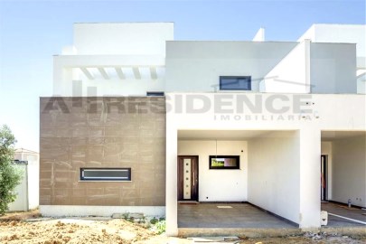 House 3 Bedrooms in Armação de Pêra