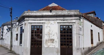Building in Paranhos