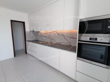 Apartment 3 Bedrooms in Arcozelo
