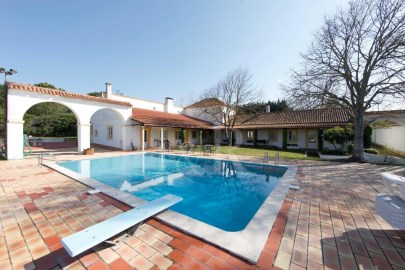 5-bedroom farmhouse with swimming pool and tennis 
