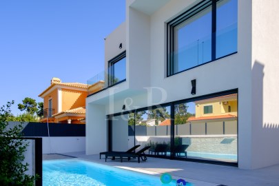 4 bedroom villa with pool in Aroeira