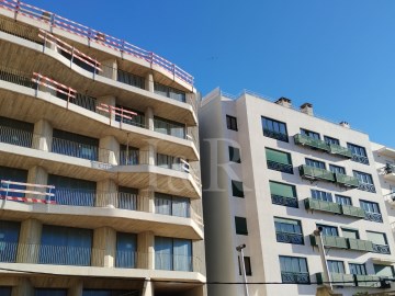 4-bedroom apartment with balcony and parking in Ca