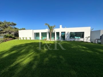 Magnífica villa T5 com piscina, ginásio, banho tur