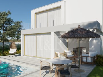 3-bedroom villa with garden, pool and view of the 