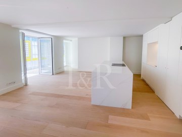 Luxury 2-bedroom apartment with parking, Av. Liber