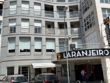 Commercial premises in Laranjeiro e Feijó