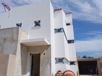 Maison 4 Chambres à Charneca de Caparica e Sobreda