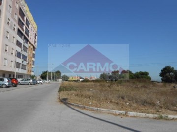 Terreno em Santo António da Charneca