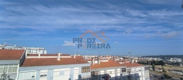 Apartamento T2, remodelado, Casal de São Brás. (3)