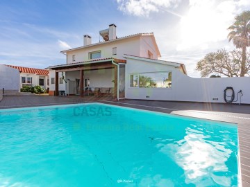 Piscina e Fachada - Moradia, A Casa das Casas