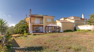 Fachada, Moradia, A Casa Das Casas