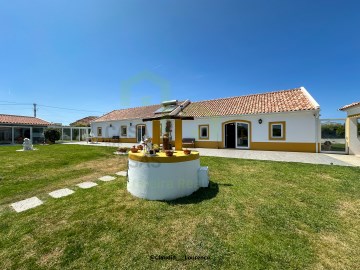 Fachada - Moradia, A Casa das Casas