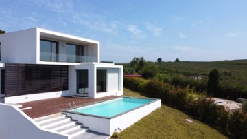 Villa with swimming pool and countryside view